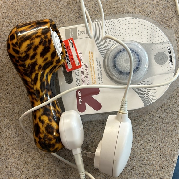 Leopard Clarisonic Mia with NIP brush head - Picture 3 of 4